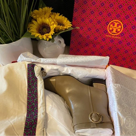 🔥SALE🔥Tory Burch Multi Logo Heel Ankle Boot - Picture 6 of 7